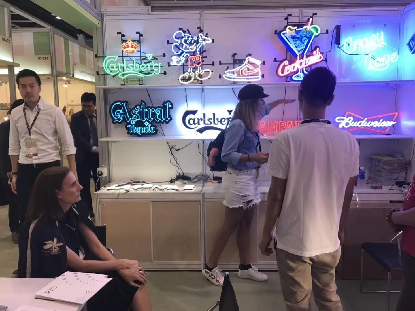 Neon Signs Beer Bar Club Bedroom Compatible For Miller Genuine Draft Car Glass Neon Signs for Office Hotel Pub Cafe Birthday Party Man Cave Neon Light Art Wall Lights 24 X 20 Inches