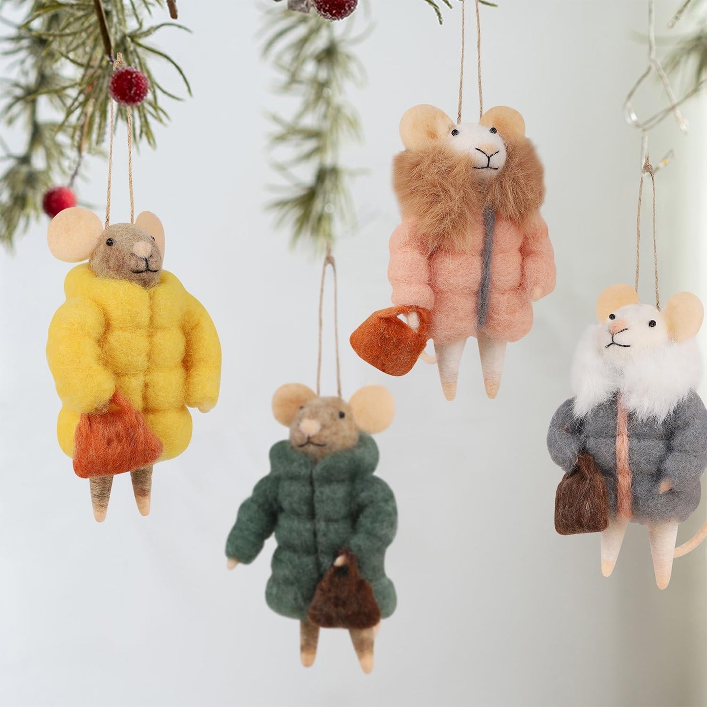 Set of 4 Christmas Felt Mice Ornaments, 4.7" Mini Hanging Wool Fashionable Mouse Figurines, Tiered Tray Tabletop Decor, Animal Crafts Cute Xmas Tree Holiday Easter Gifts Home Office Party Supply