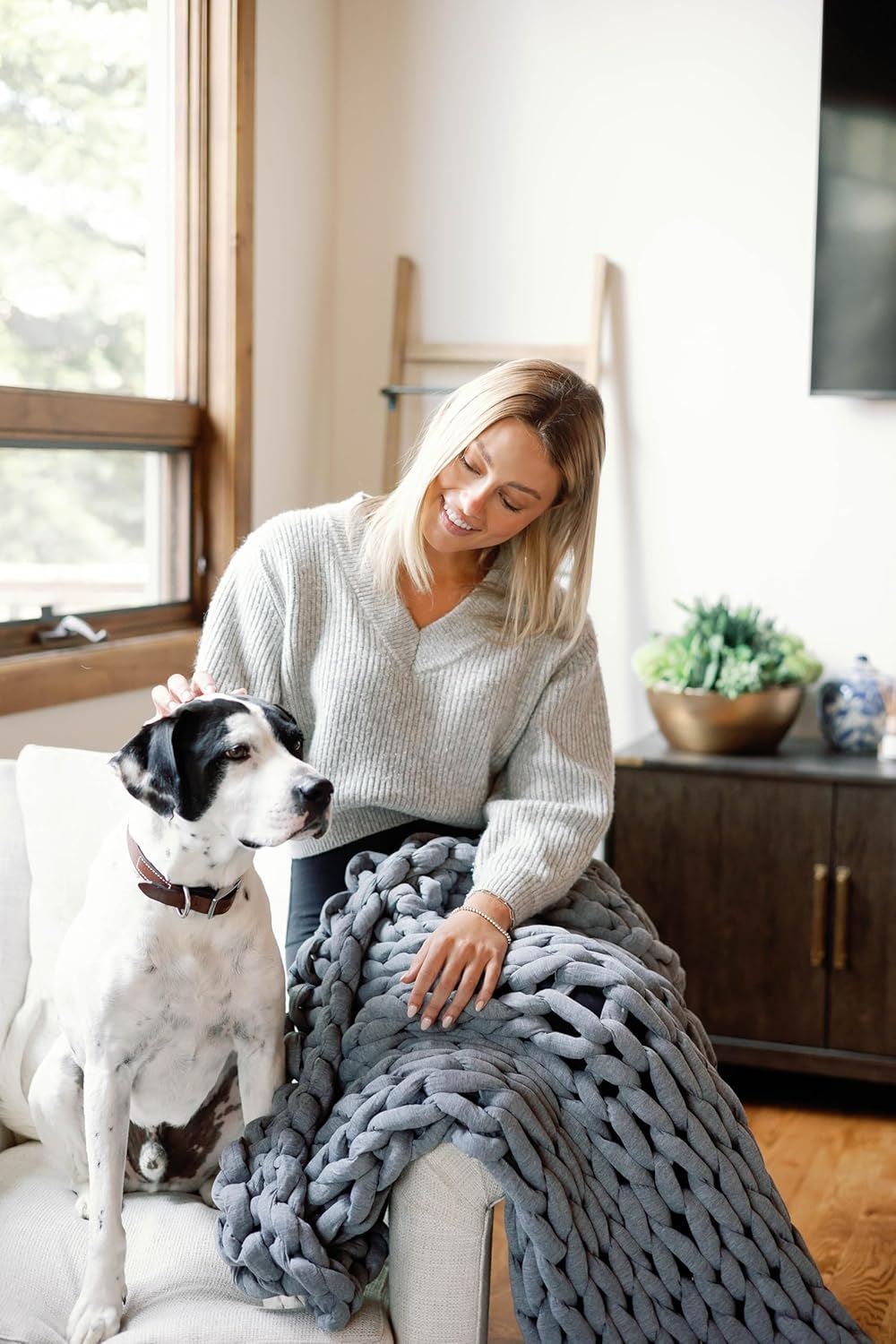 Nuzzie Chunky Knit Weighted Blanket - Breathable, Cooling, Hand Made Knit Throw Blanket for Sleep - Machine Washable, Stylish Decor Design (Misty Grey, Queen | 22lbs | 60"x80")