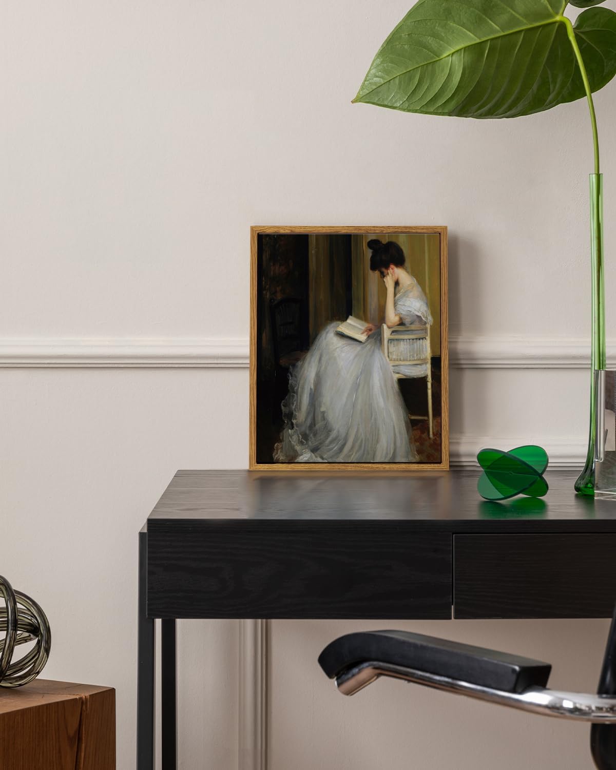 VIYYIEA Framed Canvas Wall Art Home Decor Portrait Art for Living Room Women Reading Pictures Bedroom Bathroom Wall Decor Mid Century Lady Oil Painting Room Decor Vintage Prints Aesthetic 9x11in