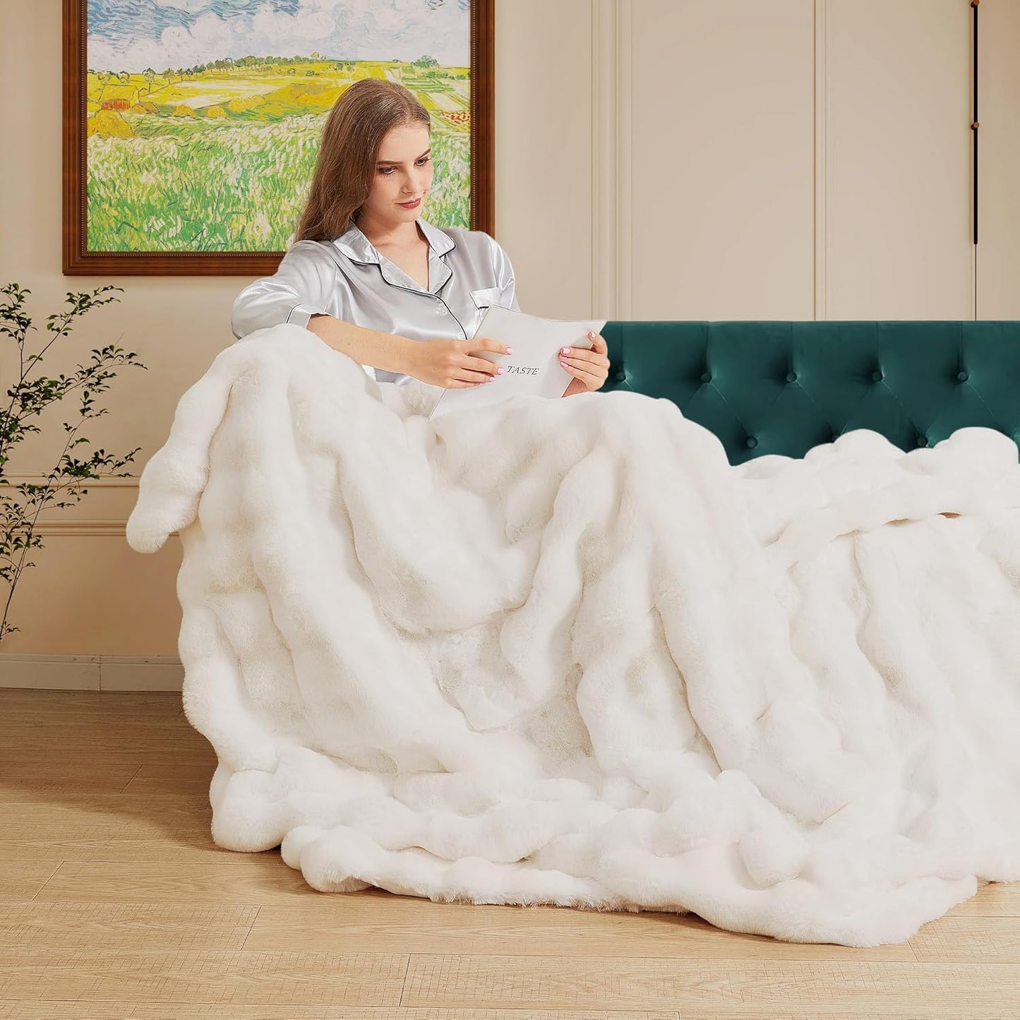 Light Beige Fluffy Blanket King Size Faux Bunny Fur Fuzzy 90x108 Throw Blanket for Bed Thick Furry Blanket King for Couch Bedroom Decor Winter Home Gifts 1000 GSM