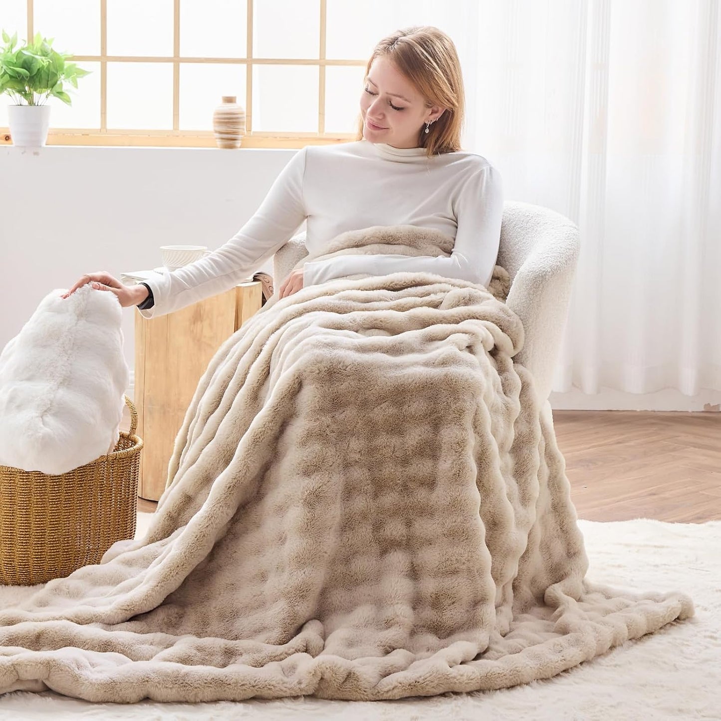 NEWCOSPLAY Faux Fur Queen Blanket Linen Bubble Blanket Thick Warm Soft for Couch Sofa Bed 550GSM (Linen, Queen(90"x90"))