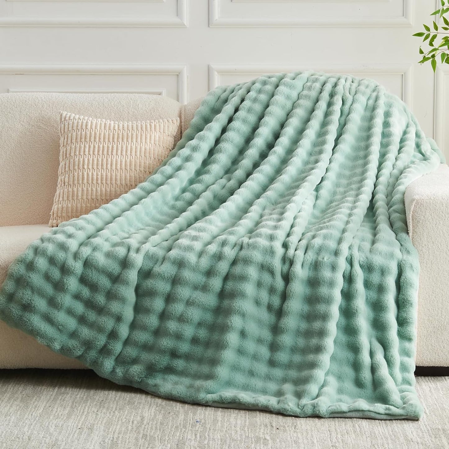 NEWCOSPLAY Faux Fur Twin Blanket Sage Green Bubble Blanket Thick Warm Soft for Couch Sofa Bed 550GSM (New Sage Green, Twin(60"x80"))