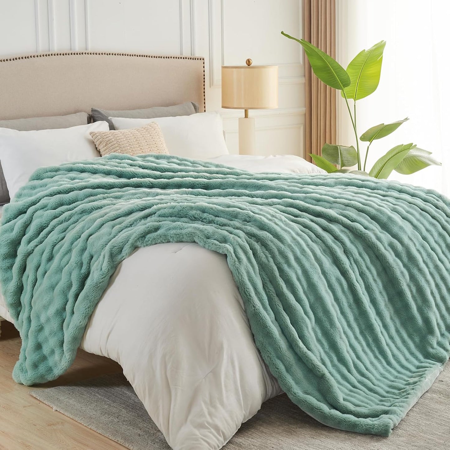 NEWCOSPLAY Faux Fur King Blanket Sage Green Bubble Blanket Thick Warm Soft for Couch Sofa Bed 550GSM (New Sage Green, King(90"x110"))