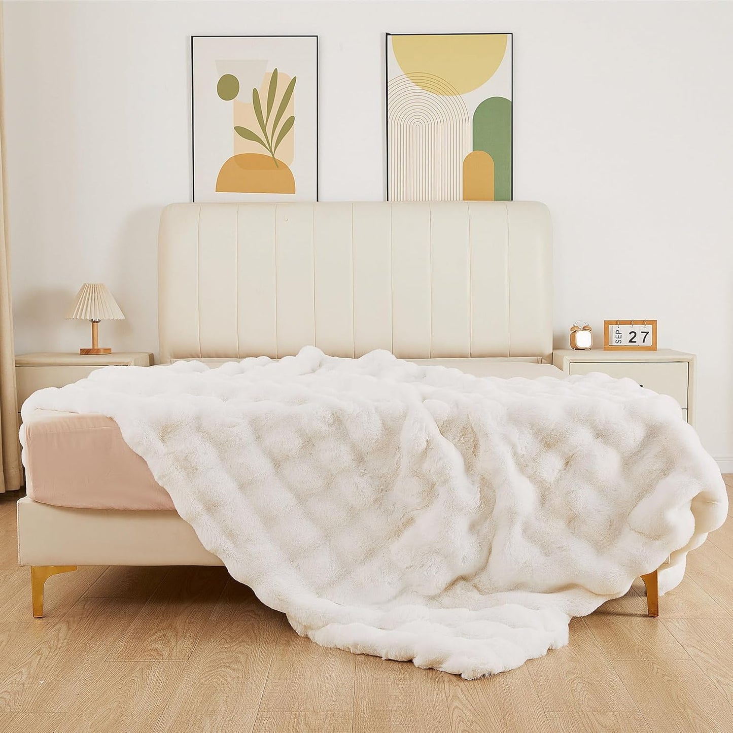 Light Beige Cozy Faux Fur Throw Blanket for Living Room Bedroom 50x60 Thick Ultra Soft Aesthetic Fuzzy Throw Blanket Fluffy Furry Bed Comforter Home Decor 860 GSM