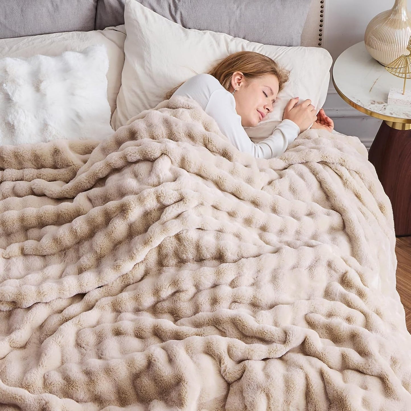 NEWCOSPLAY Faux Fur Queen Blanket Linen Bubble Blanket Thick Warm Soft for Couch Sofa Bed 550GSM (Linen, Queen(90"x90"))