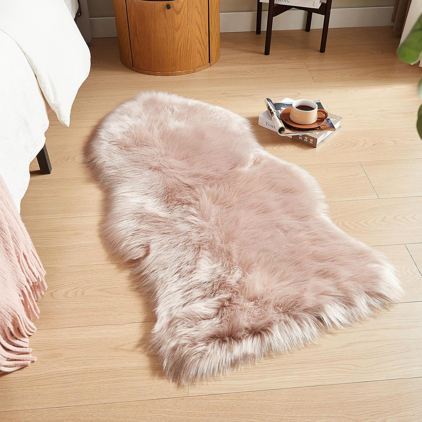 AMTOVO Faux Fur Rug, Pink Area Rug, Fluffy Sheepskin Rug, Fuzzy Ultra Soft 2 x 4 ft Shag Rugs for Bedroom Sofa Throw Cushion Room Decor, Sheepskin