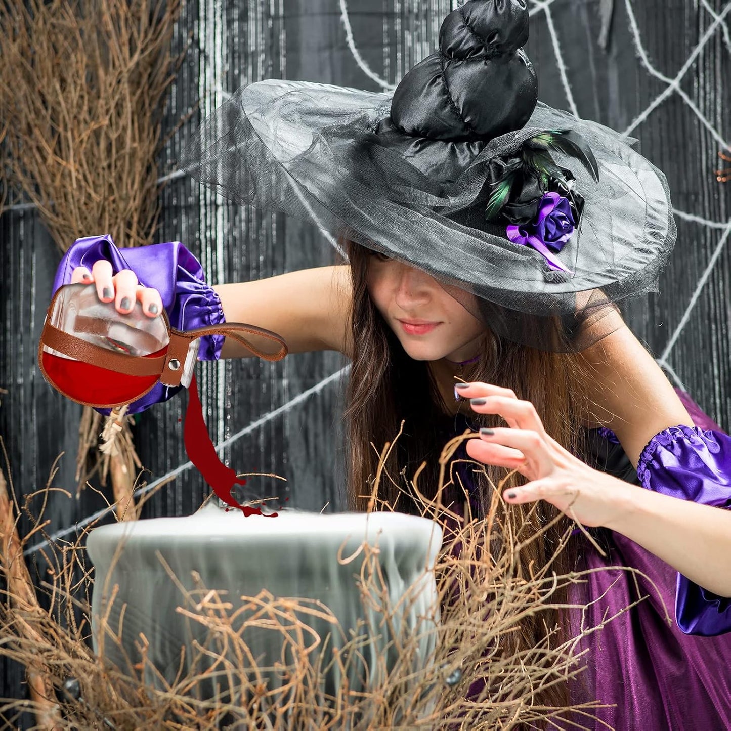 Patelai 6 Pcs Halloween Glass Potion Bottles with Belt Cork Renaissance Witch Costume Accessories Witch Props Potion Bottle for Halloween Party Decor Cosplay DIY Crafts Gift (Brown)