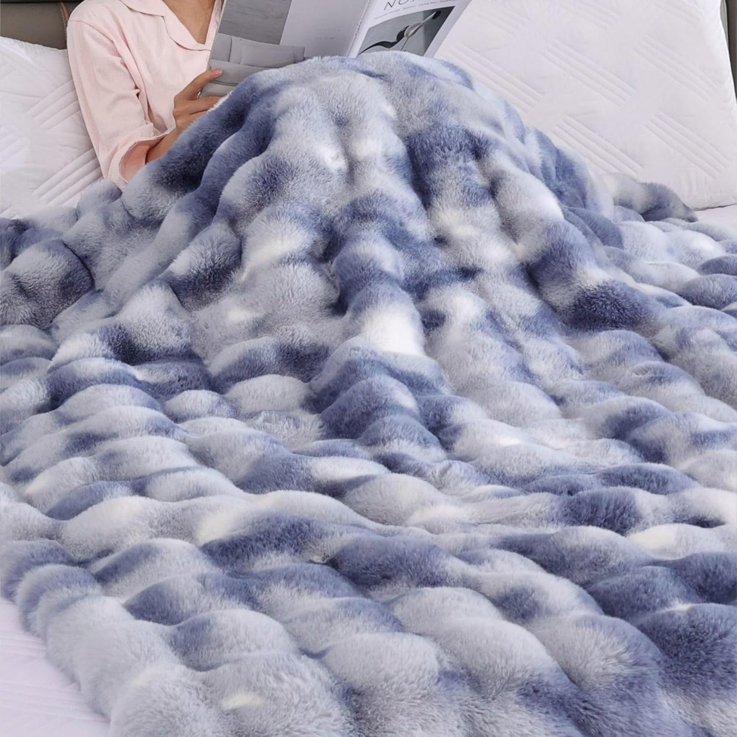 Tie-dye Blue Soft Comfy Throw Blanket for Couch Bedroom Faux Fur 50x60 Fluffy Blanket for Living Room Furry Bed Comforter Cozy Home Decor Gifts 860 GSM