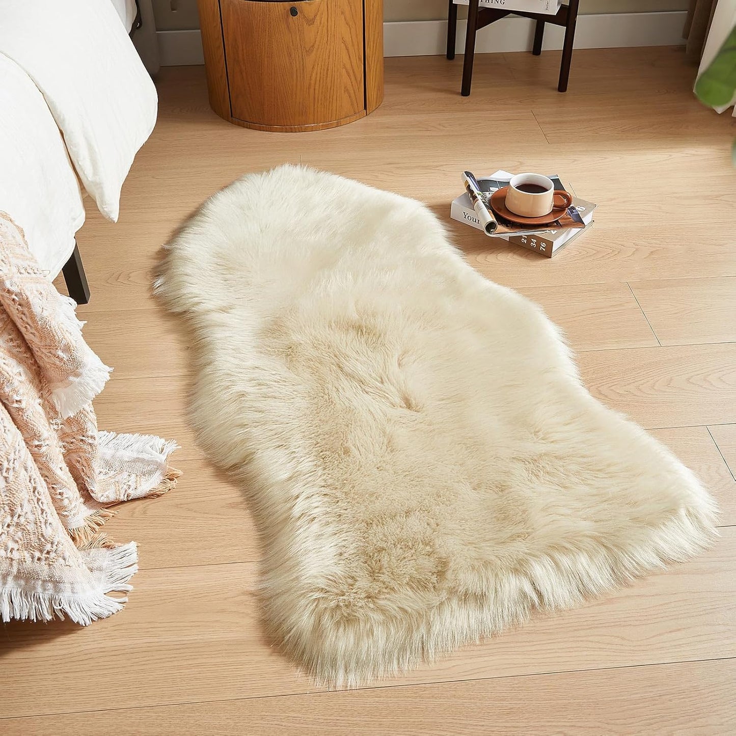 AMTOVO Faux Fur Rug, Beige Area Rug, Fluffy Sheepskin Rug, Fuzzy Ultra Soft 2 x 4 ft Shag Rugs for Bedroom Sofa Throw Cushion Room Decor, Sheepskin