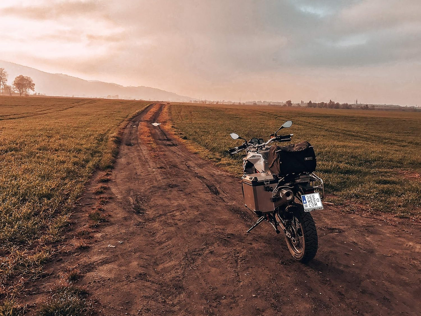 TUBE motorcycle travel luggage, made of waterproof Cordura, 6.6 gallons capacity, motorcycle seat/rack/sissy bar bag