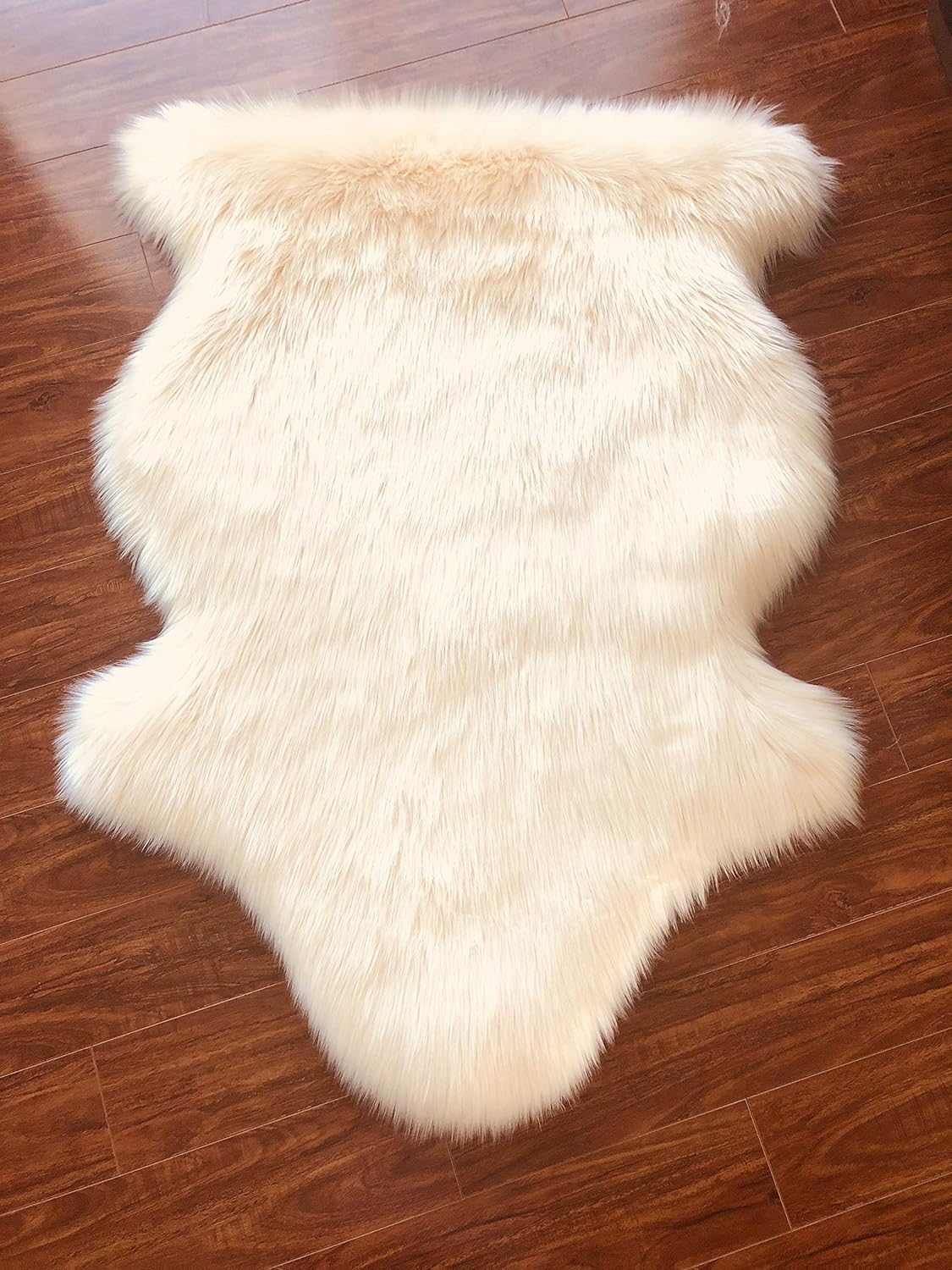 LAMBZY Faux Sheepskin Soft Hypoallergenic Free Shape Silky Shag Rug, Luxury Shaggy Silky Plush Carpet for Bedrooms Rugs Living Room Kids Rooms Sofa Floor Rugs (Single 2'x3', 60x90cm Cream)