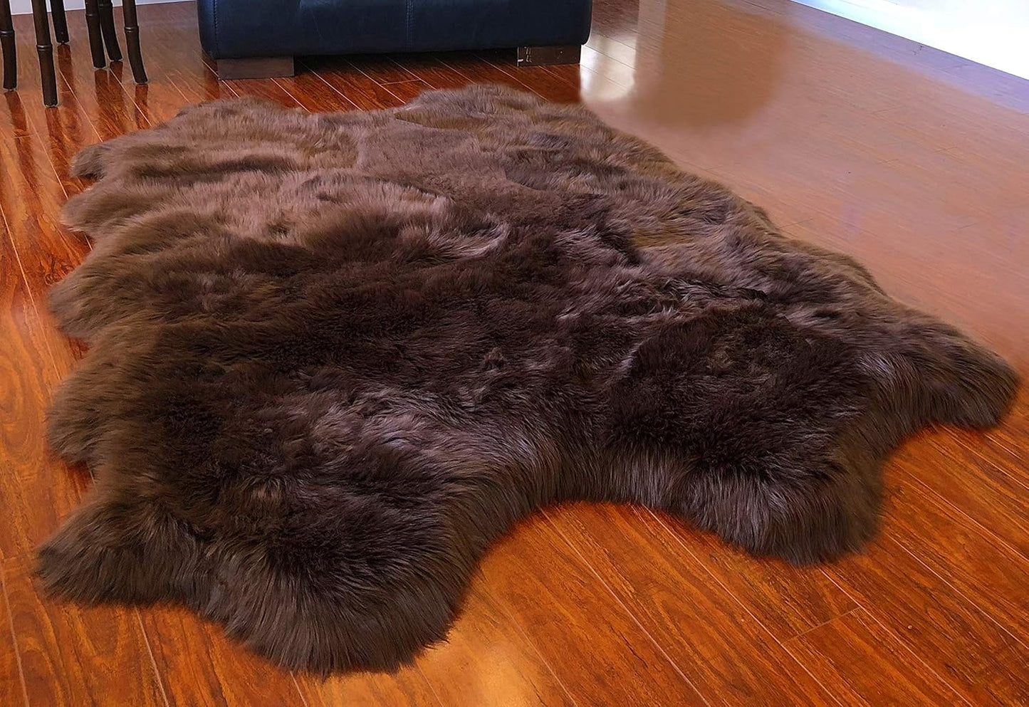 LAMBZY Faux Sheepskin Hypoallergenic Free Shape Silky Shag Rug, Luxury Shaggy Silky Plush Carpet for Bedrooms Rugs Living Room Kids Rooms Sofa Floor Rugs (Quarto 4 Pelts 4'x6', Brown)