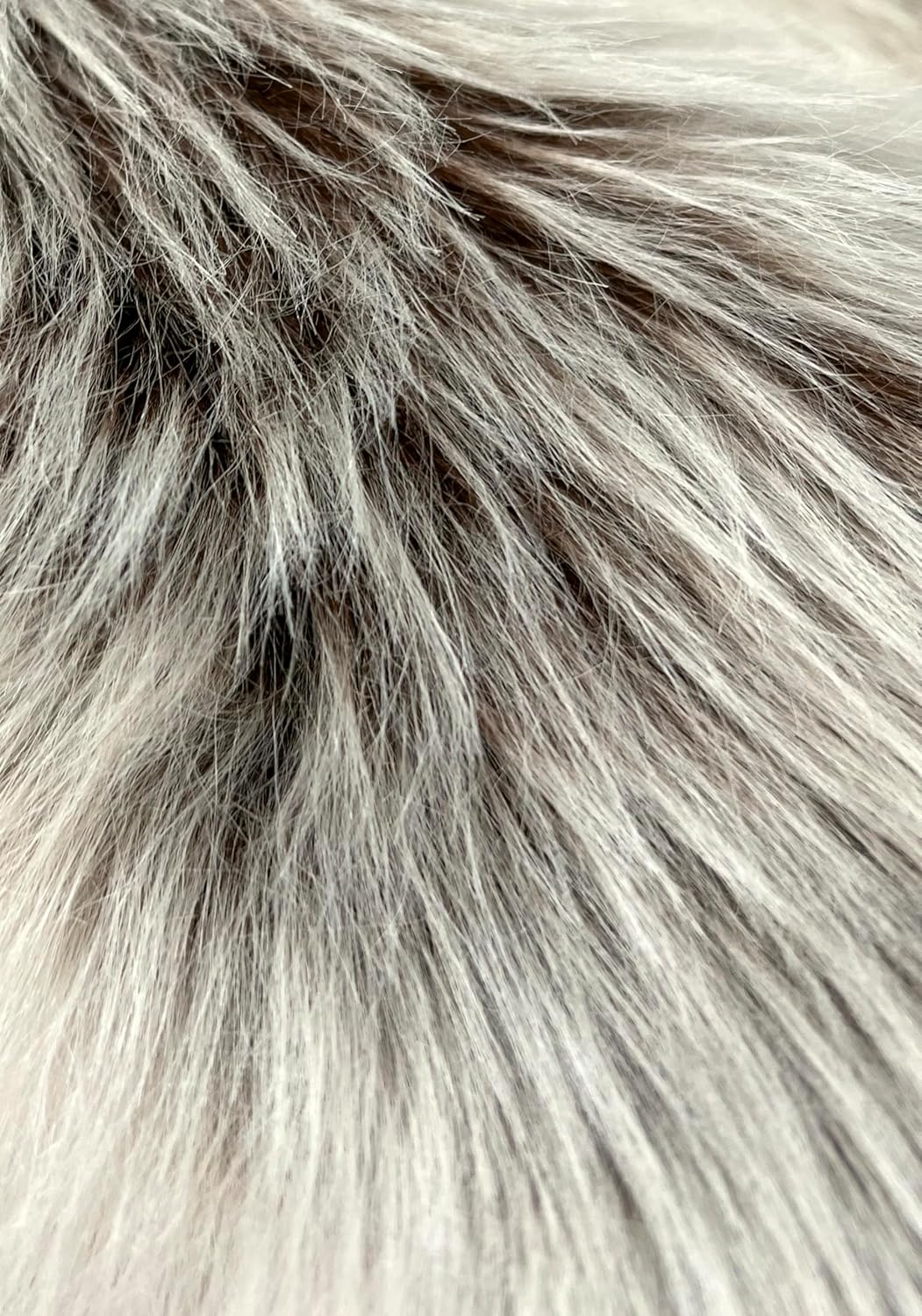 LAMBZY Faux Sheepskin Super Soft Hypoallergenic Free Shape Silky Shag Rug, Luxury Shaggy Silky Plush Carpet for Bedrooms Living Kids Room Sofa Rugs (Brown with Beige Tips, Quarto 4 Pelts 4'x6')